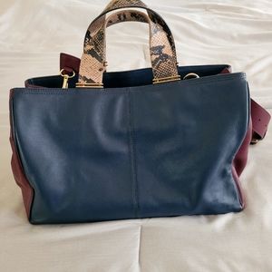 Pour La Victoire handbag with crossbody strap